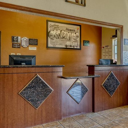 Super 8 by Wyndham Alamosa Motel Bagian luar foto