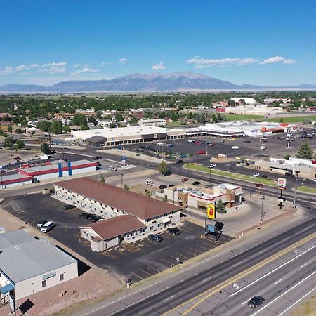 Super 8 by Wyndham Alamosa Motel Bagian luar foto