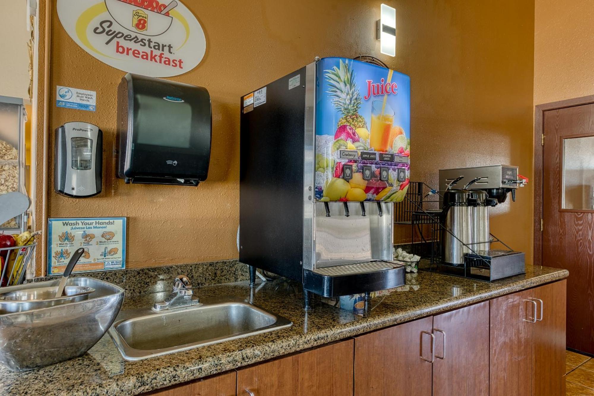 Super 8 by Wyndham Alamosa Motel Bagian luar foto