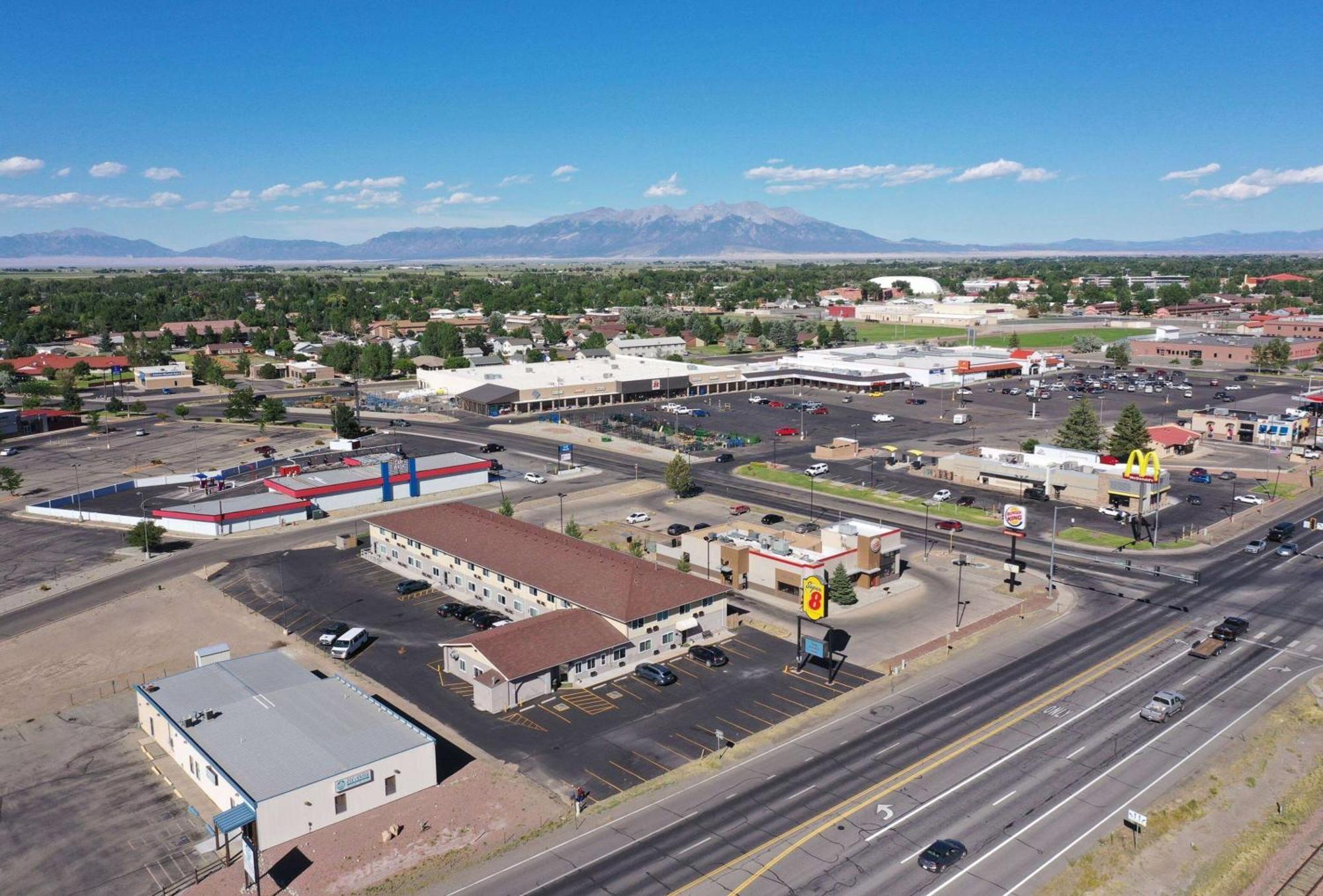 Super 8 by Wyndham Alamosa Motel Bagian luar foto